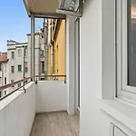 Premium With Balcony - Hospital Besta Lägenhet *