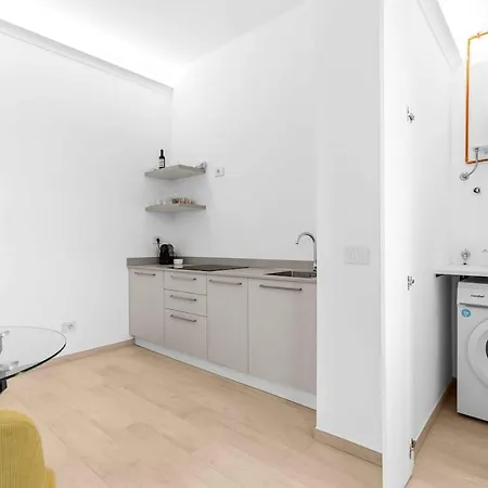 Premium With Balcony - Hospital Besta Apartment *