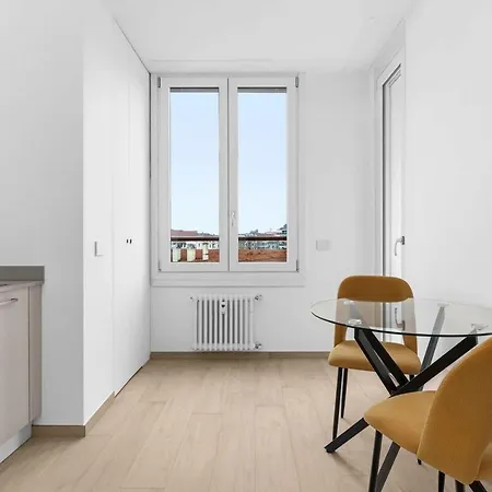 Premium With Balcony - Hospital Besta Mailand