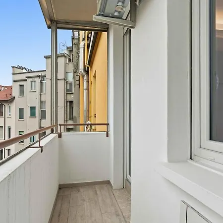 Premium With Balcony - Hospital Besta Apartment *
