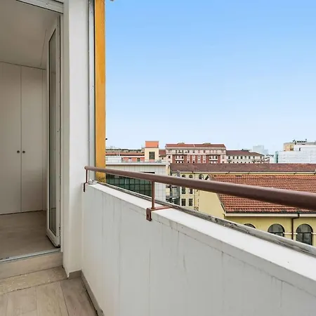 Premium With Balcony - Hospital Besta Apartment