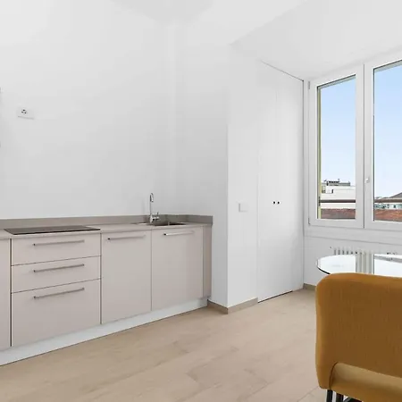 Premium With Balcony - Hospital Besta Mailand